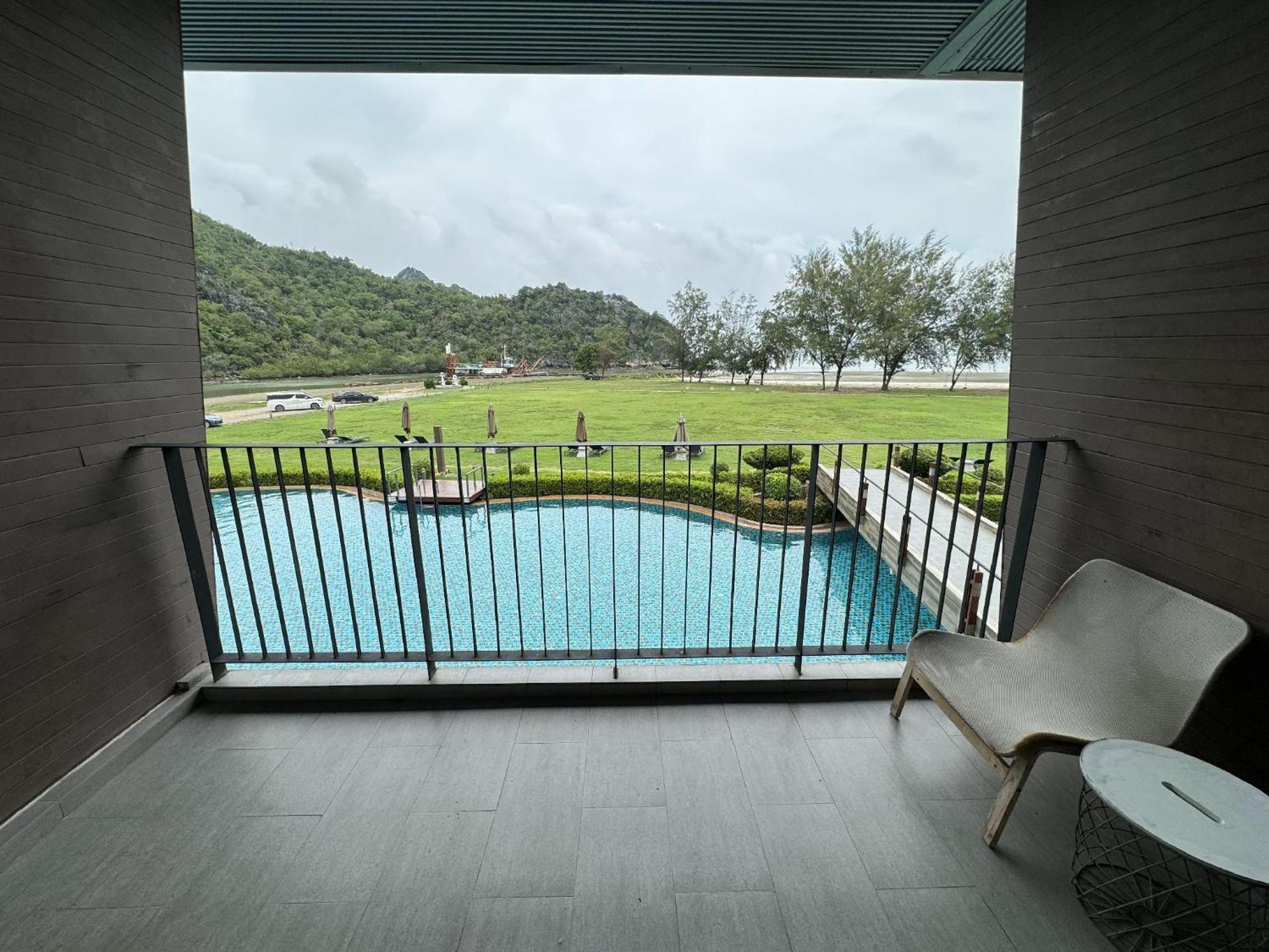 La Isla Pranburi Beach Resort Sam Roi Yot Luaran gambar