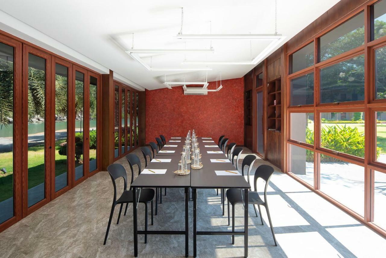 La Isla Pranburi Beach Resort Sam Roi Yot Luaran gambar